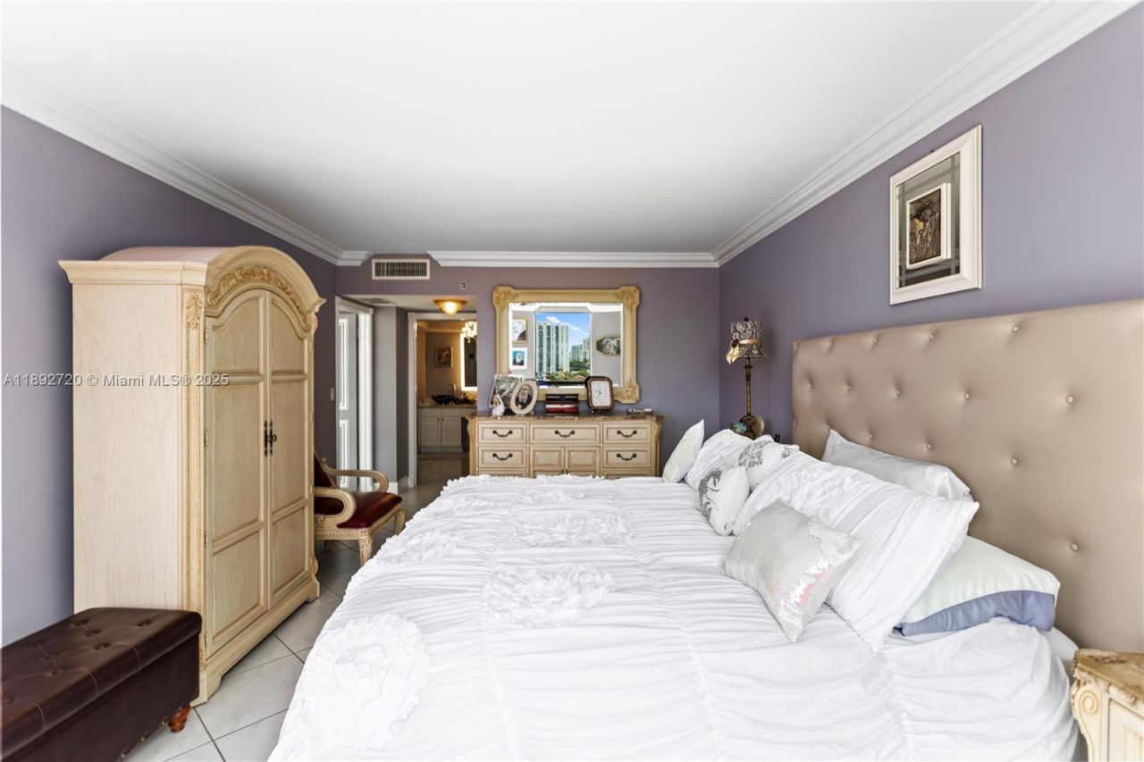 3598 Yacht Club Dr, Unit 1004, Aventura, FL 33180 Photo