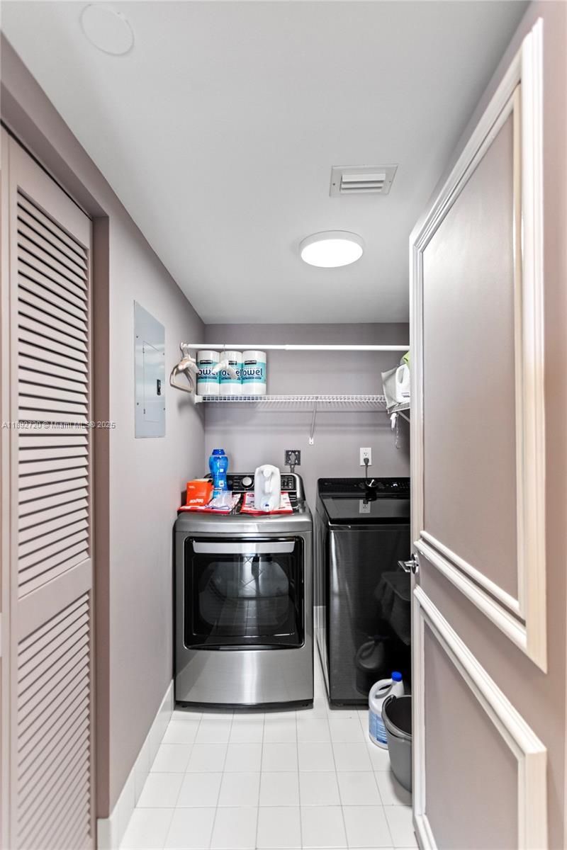 3598 Yacht Club Dr, Unit 1004, Aventura, FL 33180 Photo