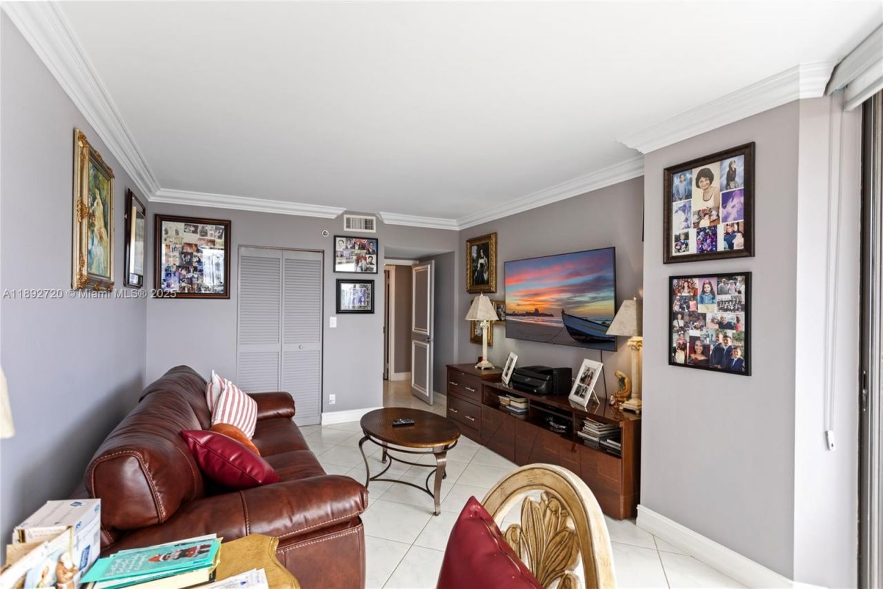 3598 Yacht Club Dr, Unit 1004, Aventura, FL 33180 Photo