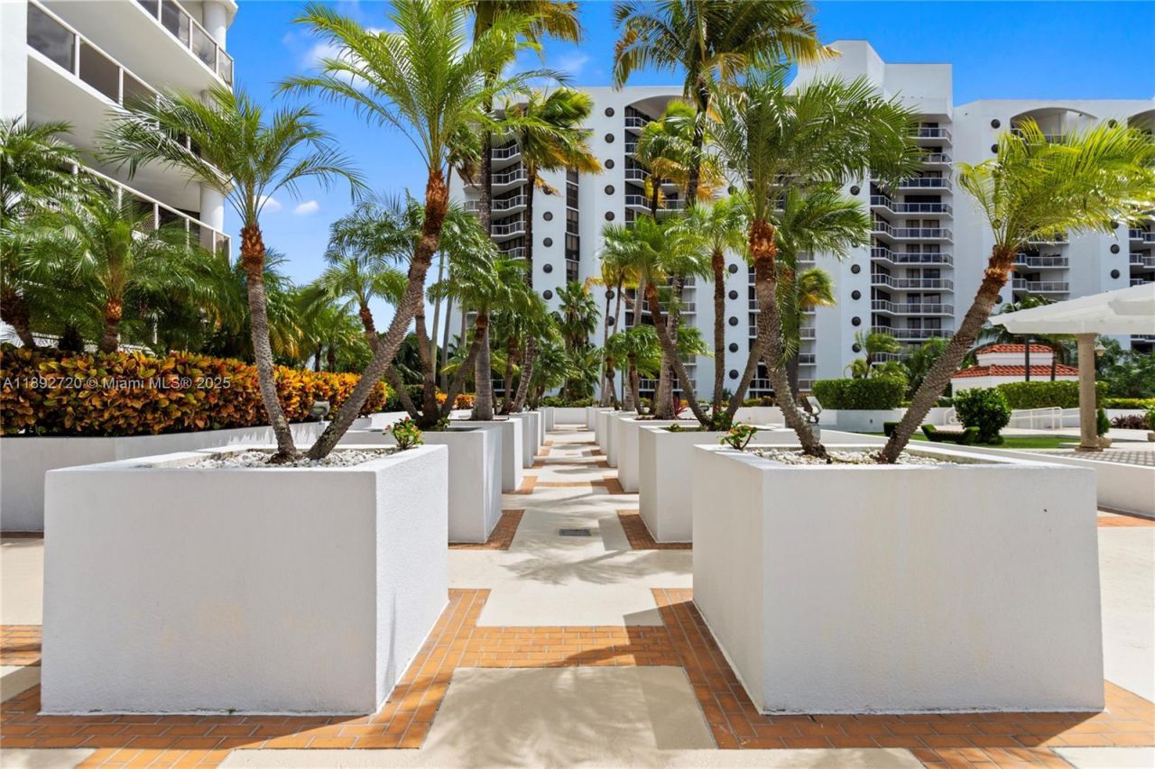 3598 Yacht Club Dr, Unit 1004, Aventura, FL 33180 Photo