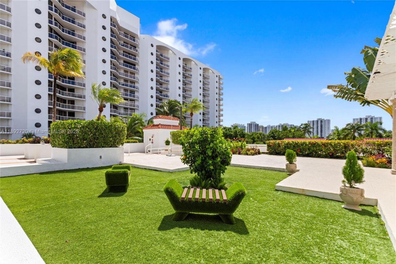 3598 Yacht Club Dr, Unit 1004, Aventura, FL 33180 Photo