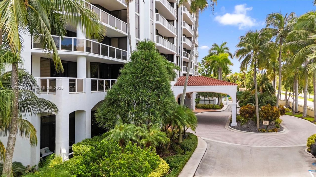 3598 Yacht Club Dr, Unit 1004, Aventura, FL 33180 Photo