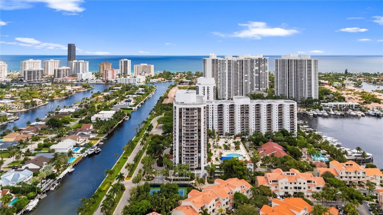 3598 Yacht Club Dr, Unit 1004, Aventura, FL 33180 Photo