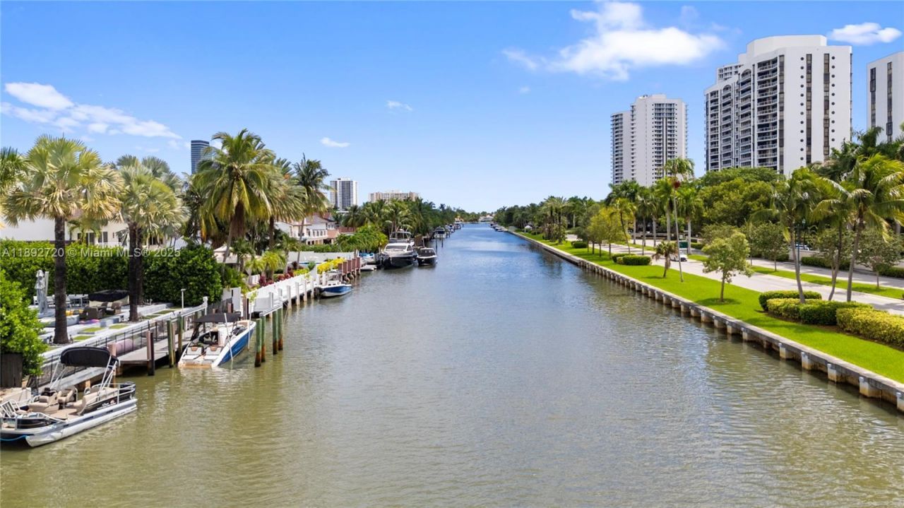 3598 Yacht Club Dr, Unit 1004, Aventura, FL 33180 Photo