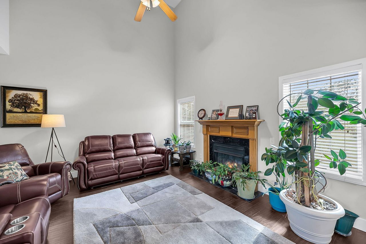 8725 Evangeline Drive Photo 32