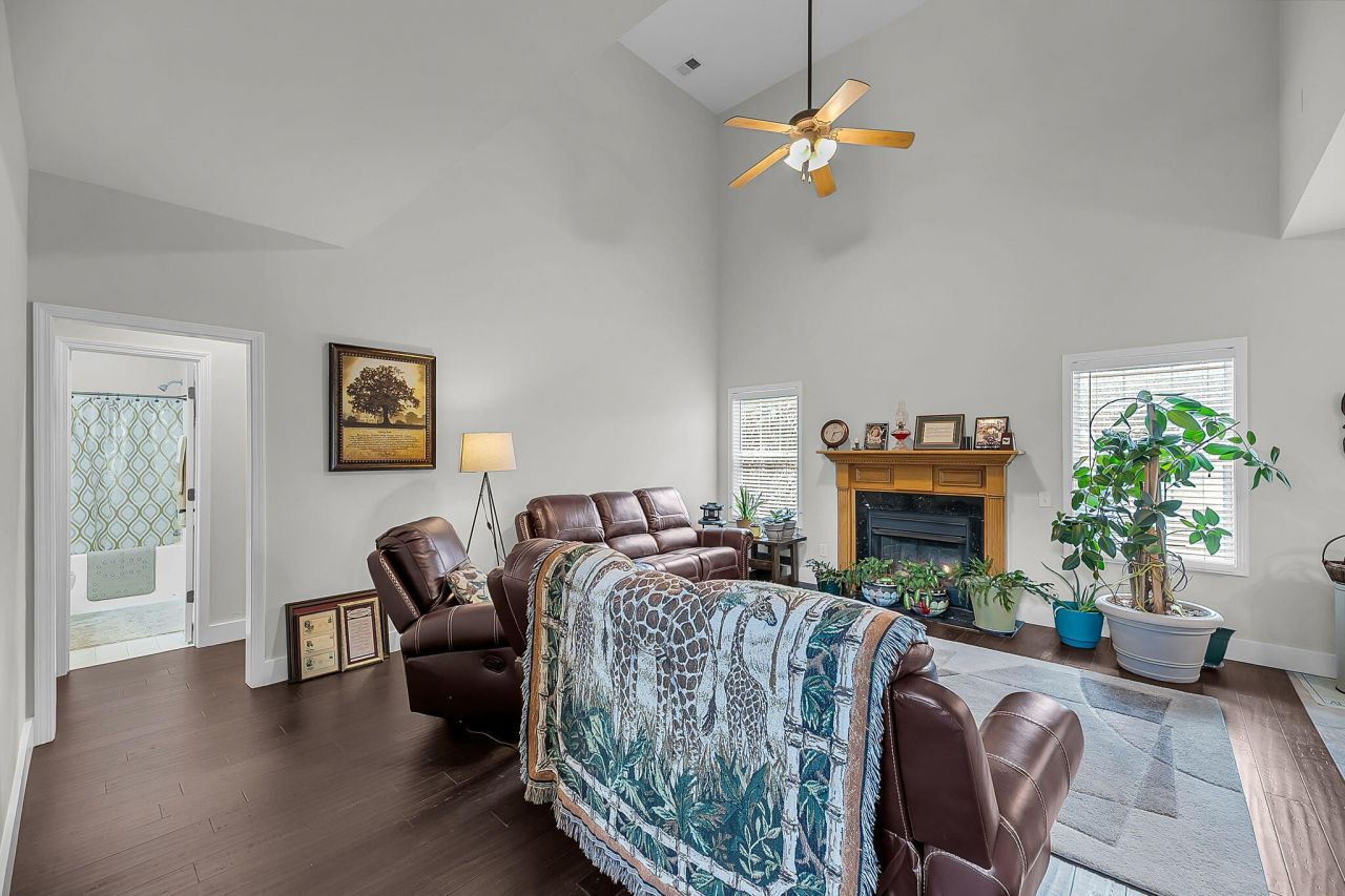 8725 Evangeline Drive Photo 4