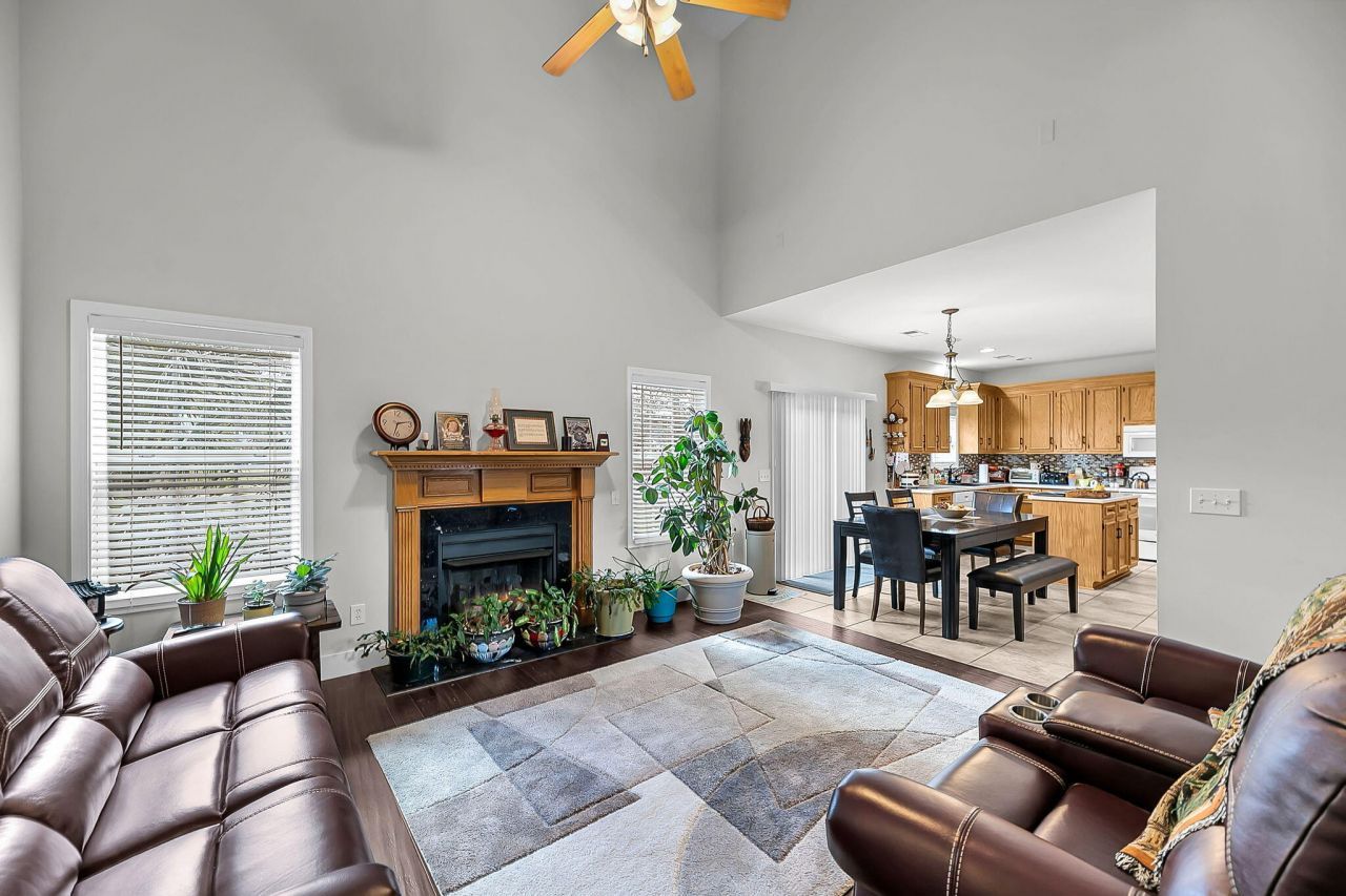 8725 Evangeline Drive Photo 5