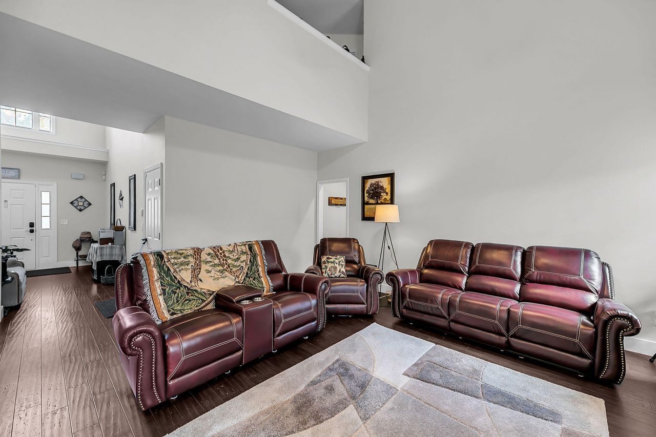 8725 Evangeline Drive Photo 6