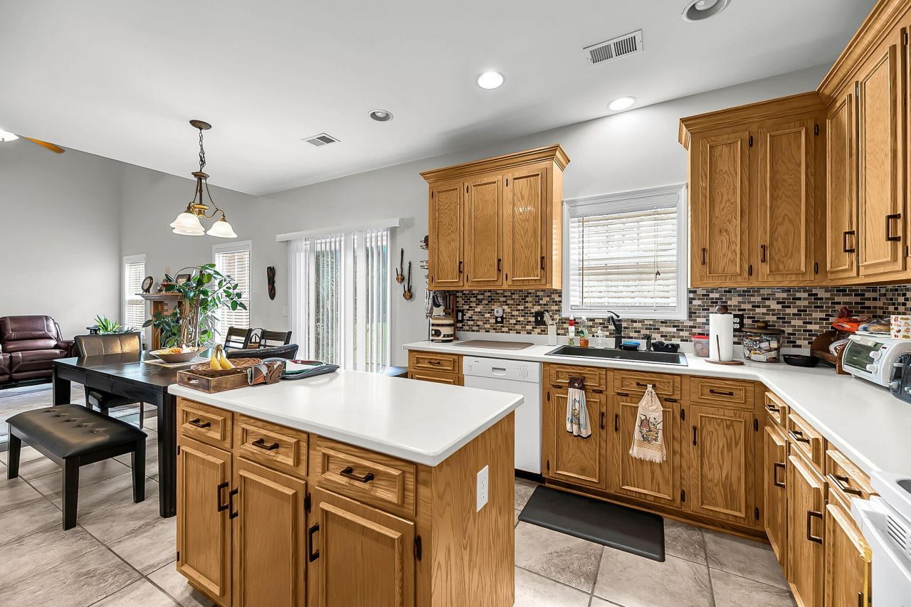 8725 Evangeline Drive Photo 7