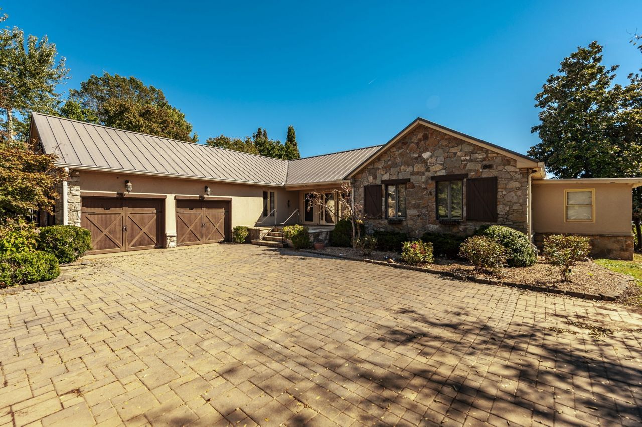 102 Bluegrass Cir, Hendersonville, TN 37075 Main Photo