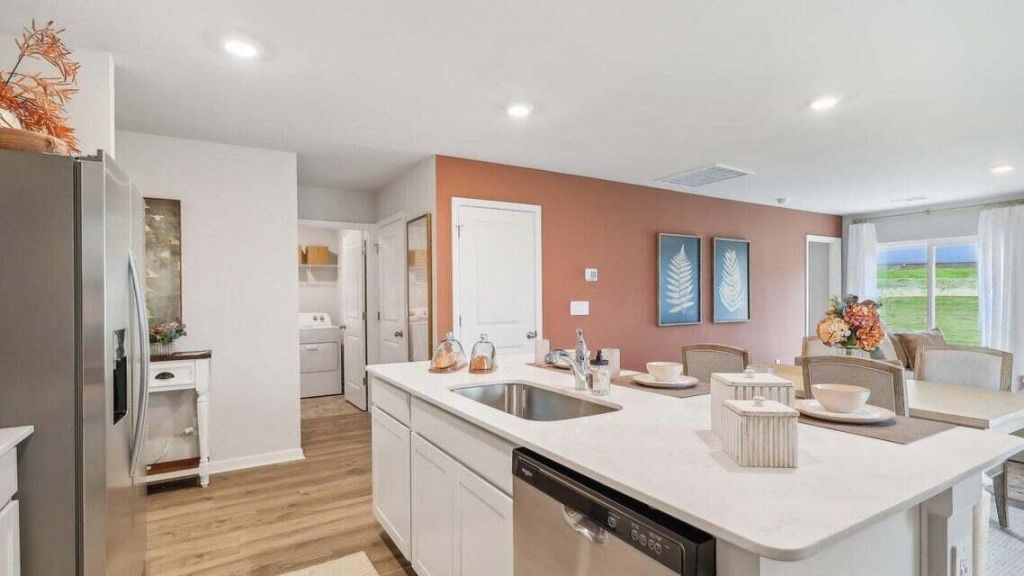 8865 Shovelnose Court Photo 6