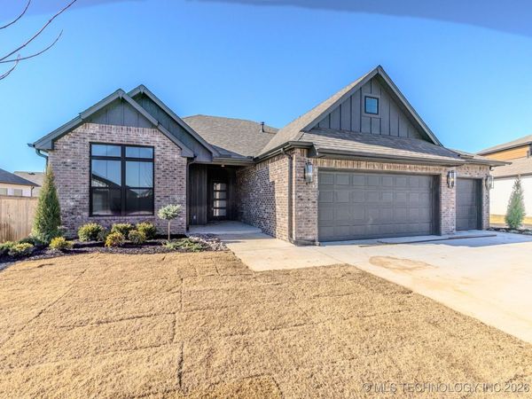 3020 S 7th Place, Broken Arrow, OK 74012
