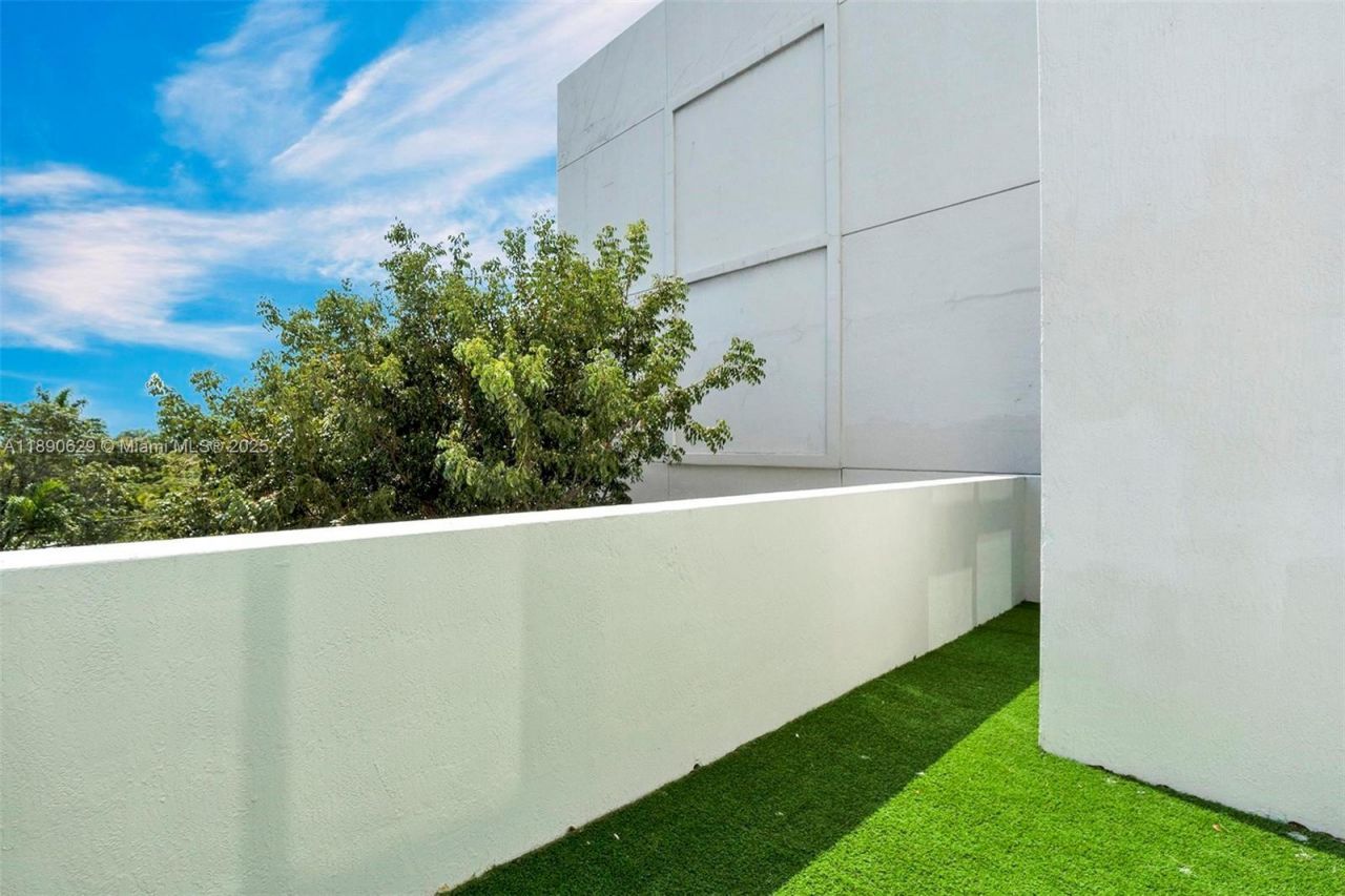 1871 NW S River Dr, Unit 501, Miami, FL 33125 Photo