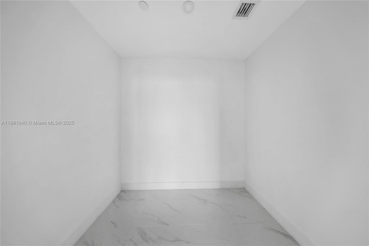 700 NE 24 St, Unit 3402, Miami, FL 33137 Photo