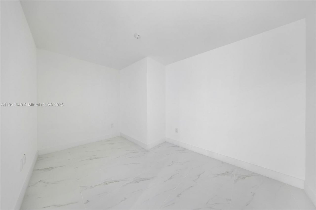700 NE 24 St, Unit 3402, Miami, FL 33137 Photo
