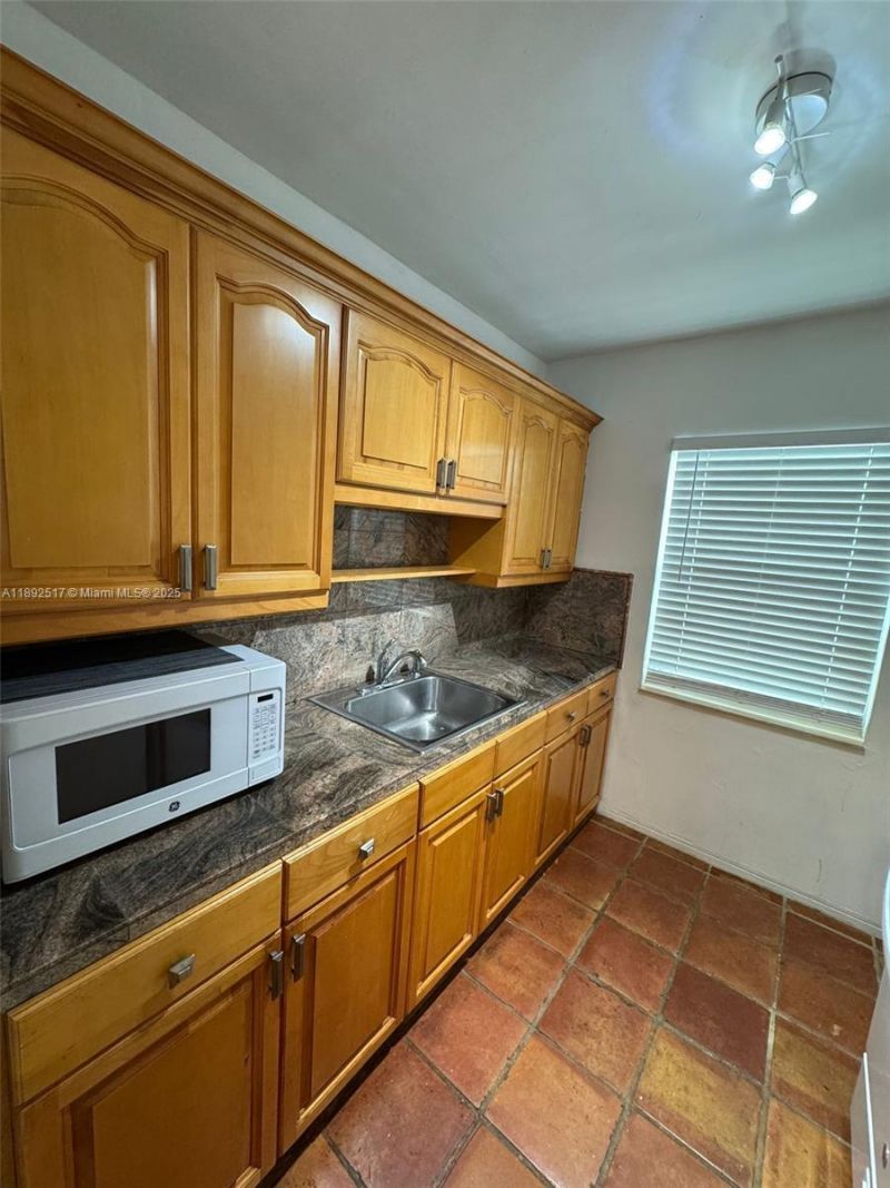 1610 Michigan Ave, Unit 6, Miami Beach, FL 33139 Photo