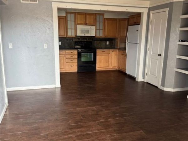 585 S Royal Crest Circle, Unit 13, Las Vegas, NV 89169