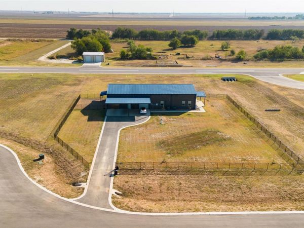 140 Airpark DR, Georgetown, TX 78626