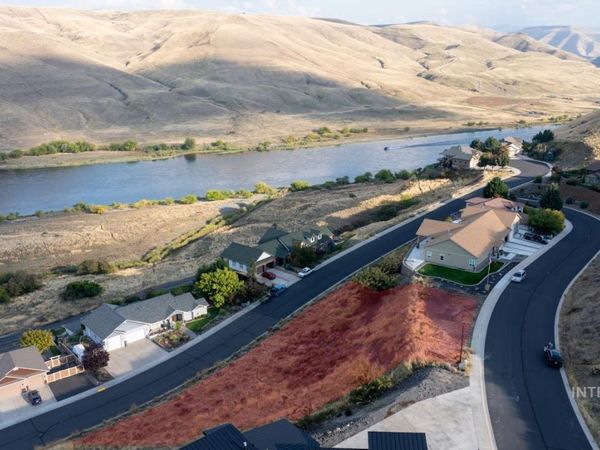 1493 River Ridge, Asotin, WA 99402