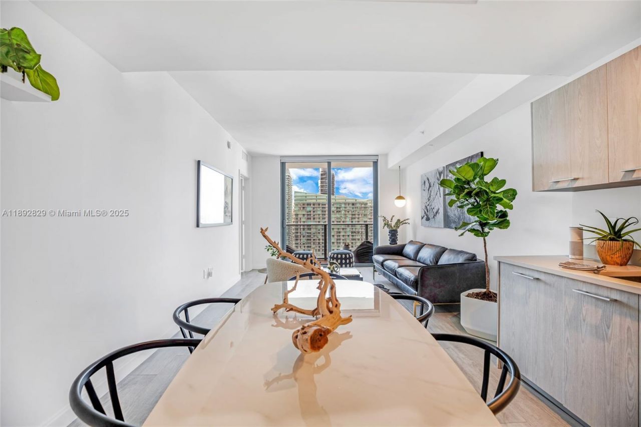 55 SW 9th St, Unit 3205, Miami, FL 33130 Photo