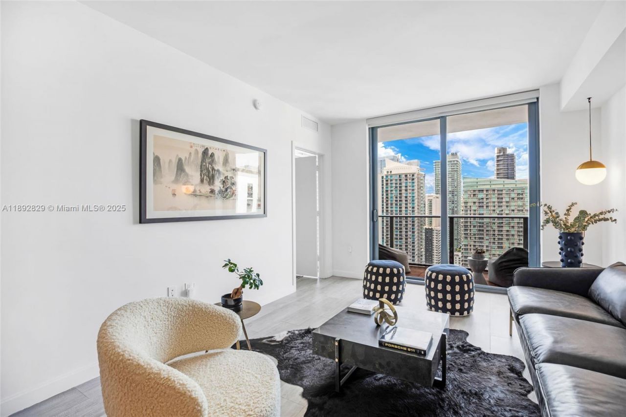 55 SW 9th St, Unit 3205, Miami, FL 33130 Photo