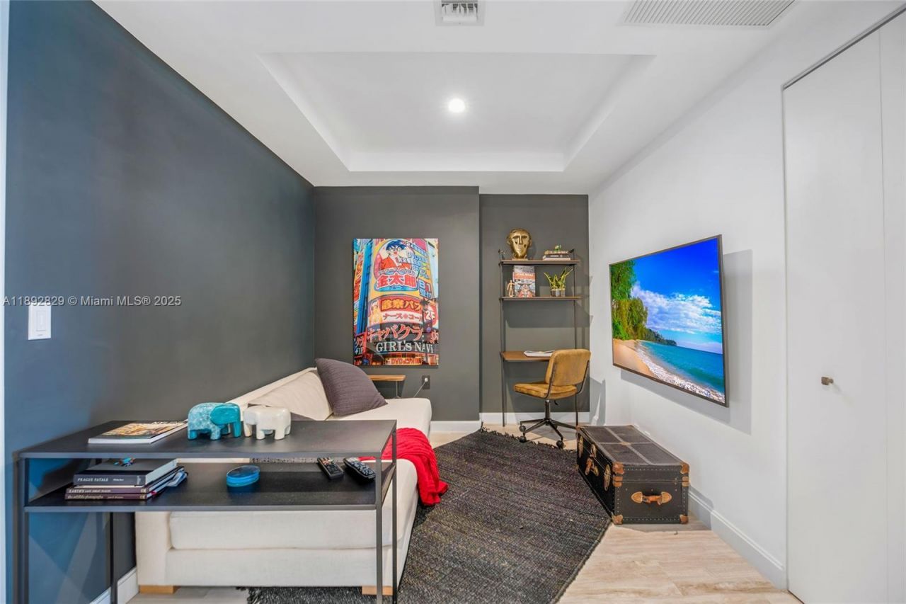 55 SW 9th St, Unit 3205, Miami, FL 33130 Photo