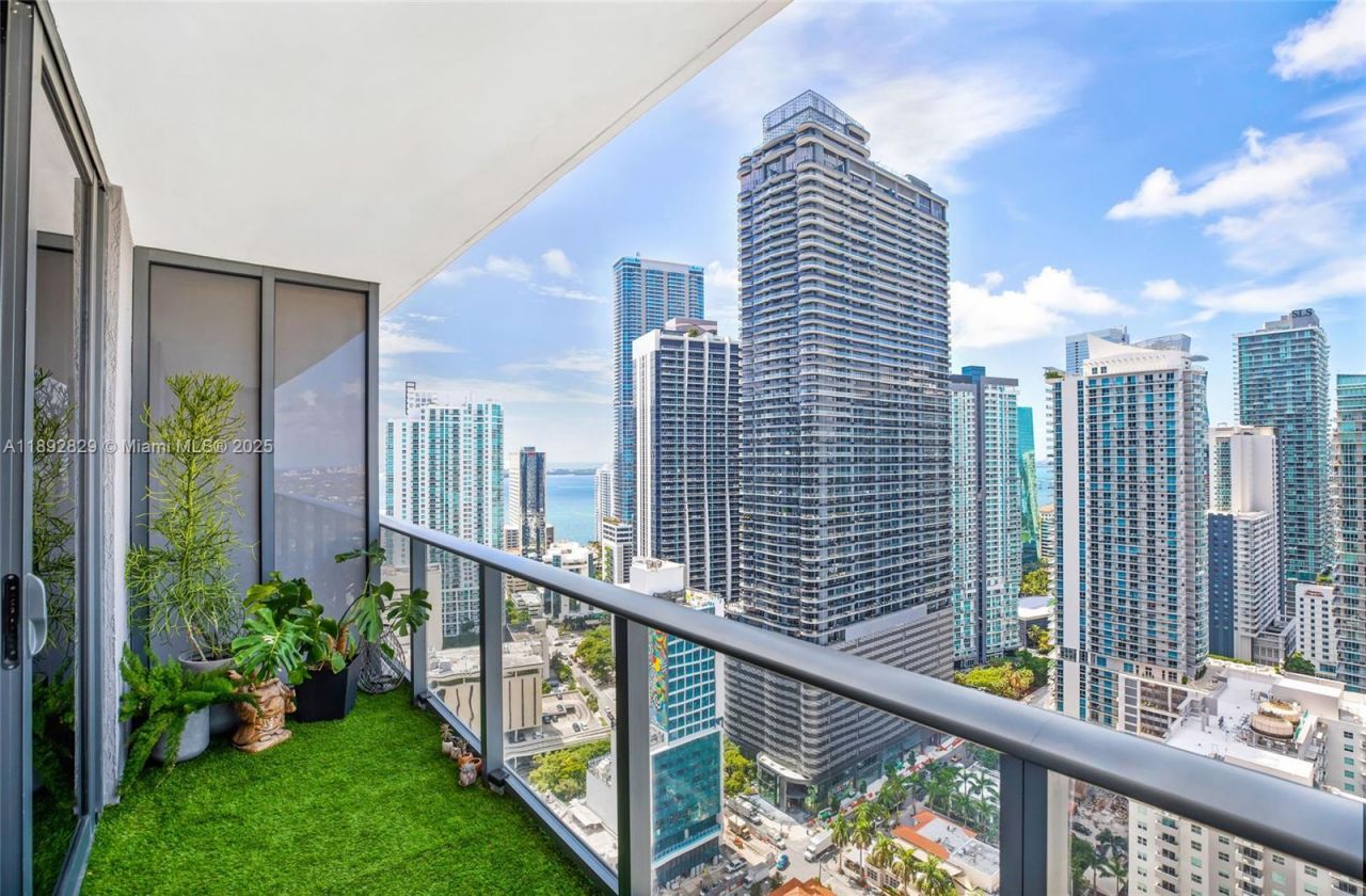 55 SW 9th St, Unit 3205, Miami, FL 33130 Photo