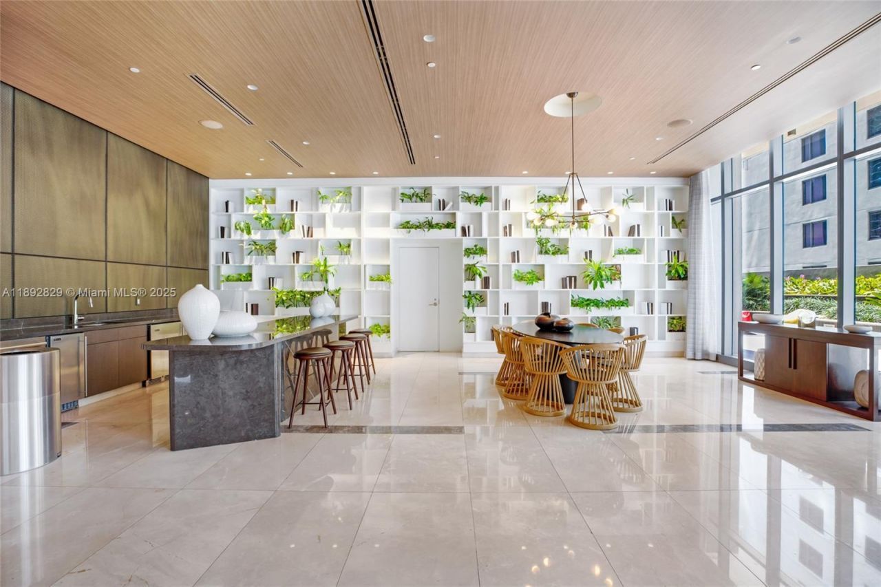 55 SW 9th St, Unit 3205, Miami, FL 33130 Photo