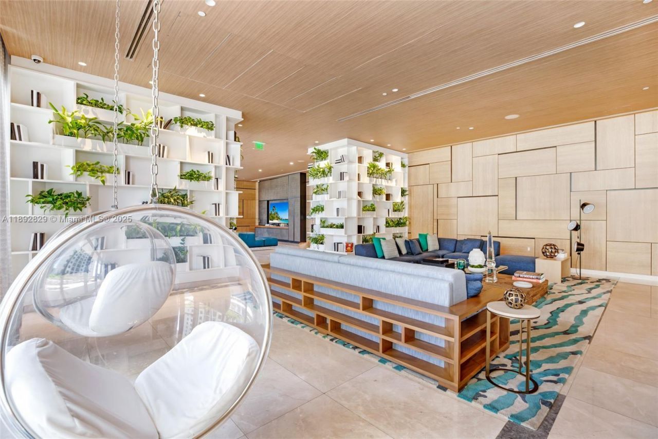 55 SW 9th St, Unit 3205, Miami, FL 33130 Photo