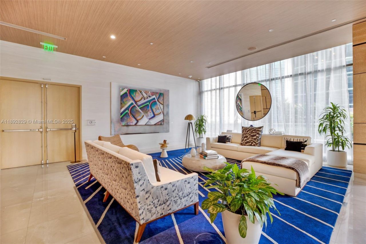 55 SW 9th St, Unit 3205, Miami, FL 33130 Photo