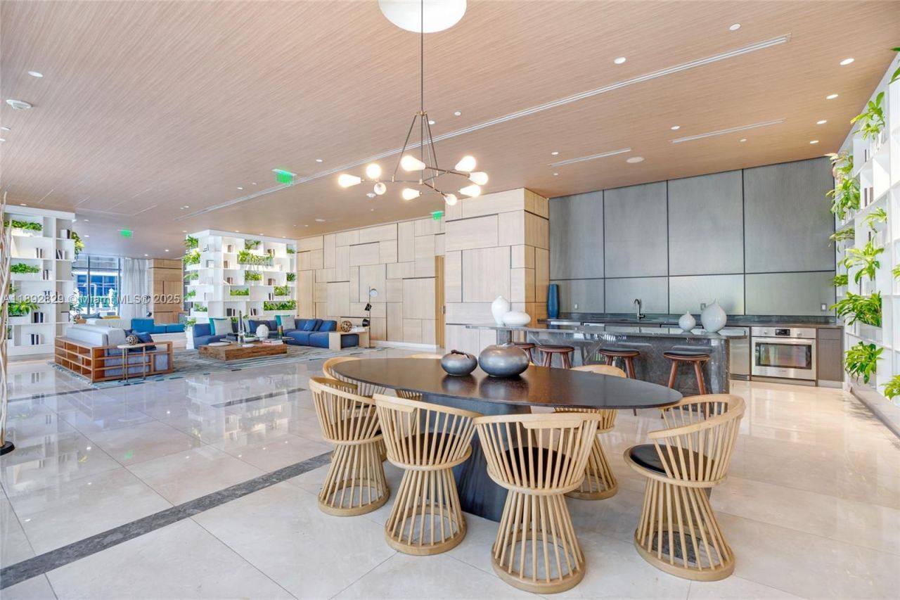 55 SW 9th St, Unit 3205, Miami, FL 33130 Photo