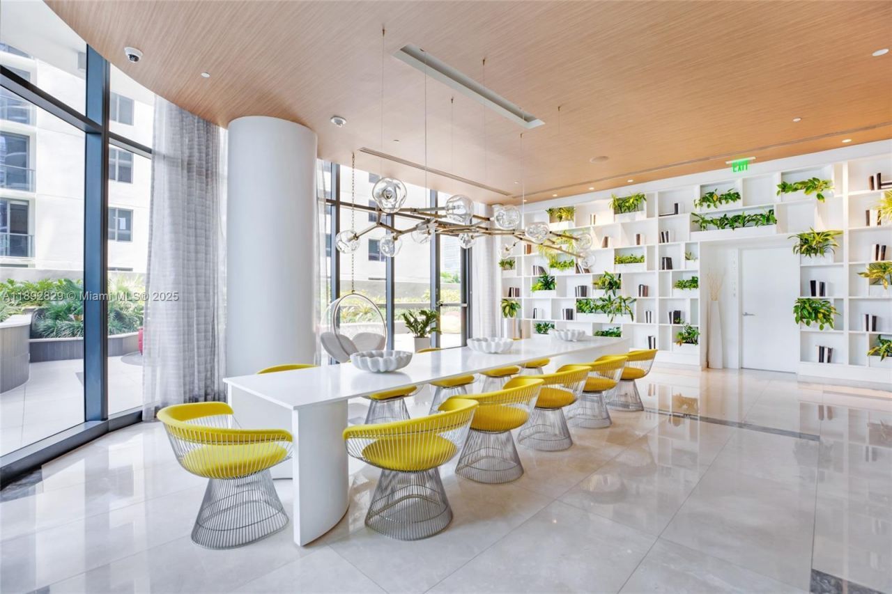 55 SW 9th St, Unit 3205, Miami, FL 33130 Photo