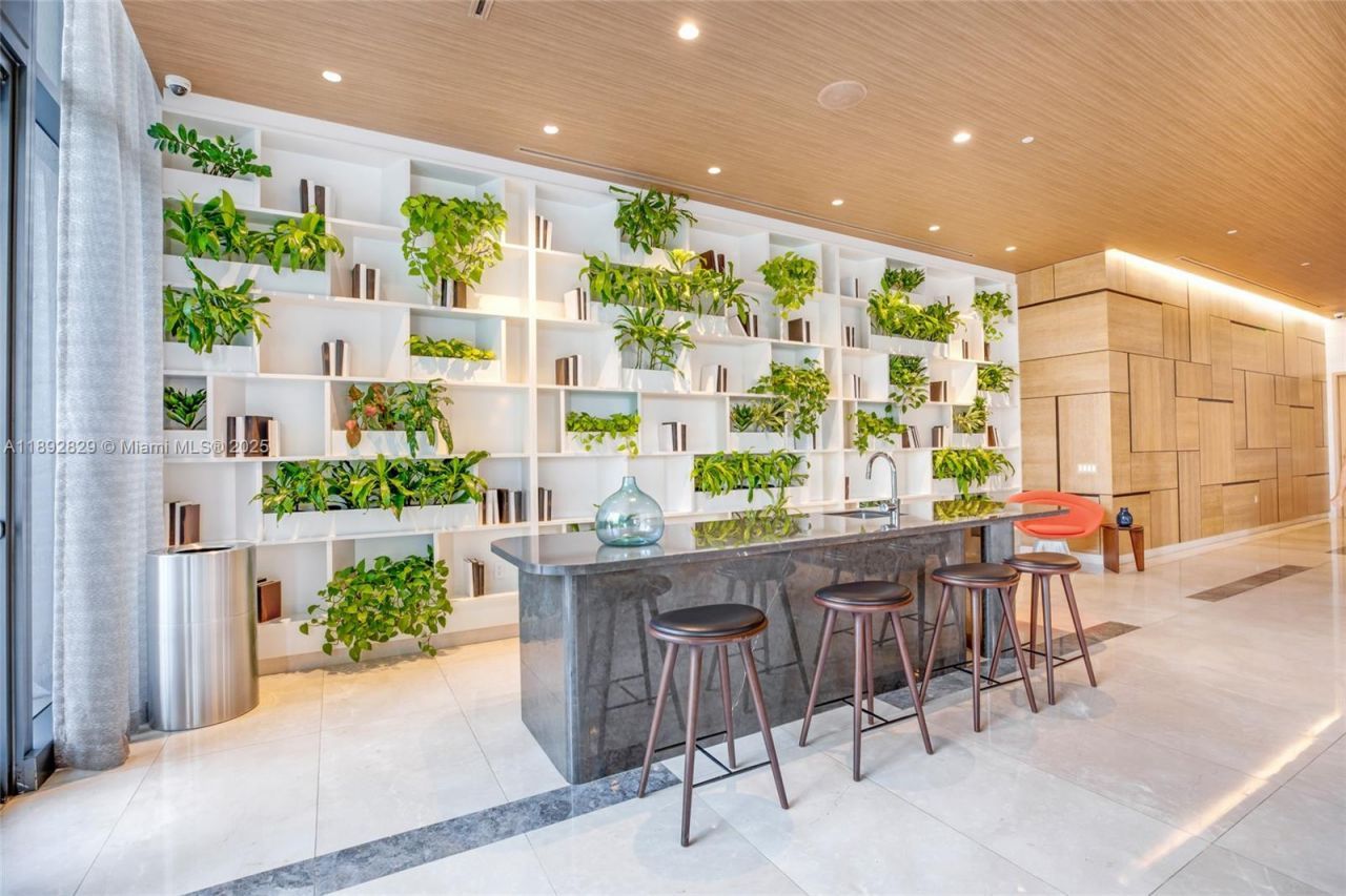 55 SW 9th St, Unit 3205, Miami, FL 33130 Photo