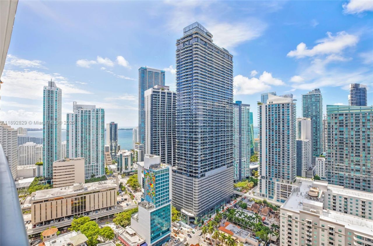 55 SW 9th St, Unit 3205, Miami, FL 33130 Photo