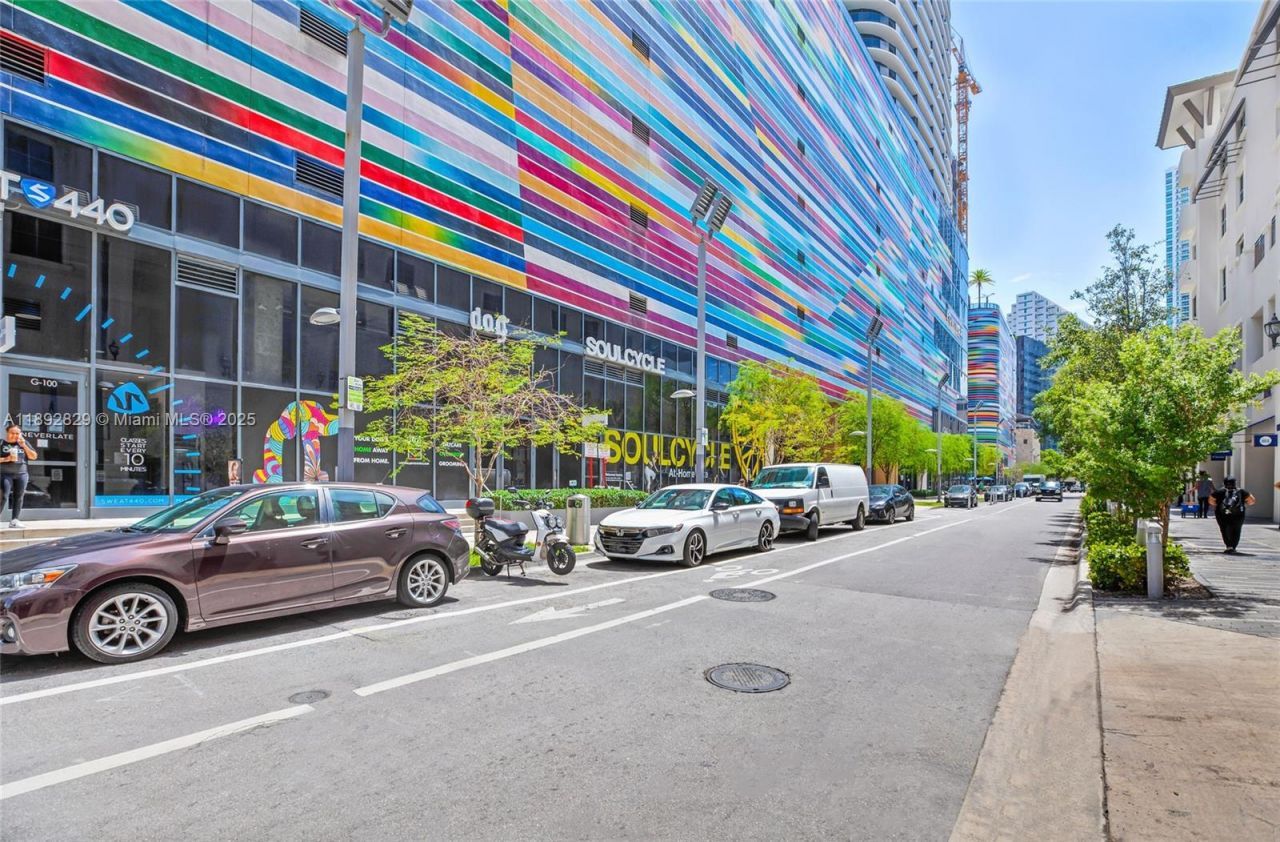 55 SW 9th St, Unit 3205, Miami, FL 33130 Photo