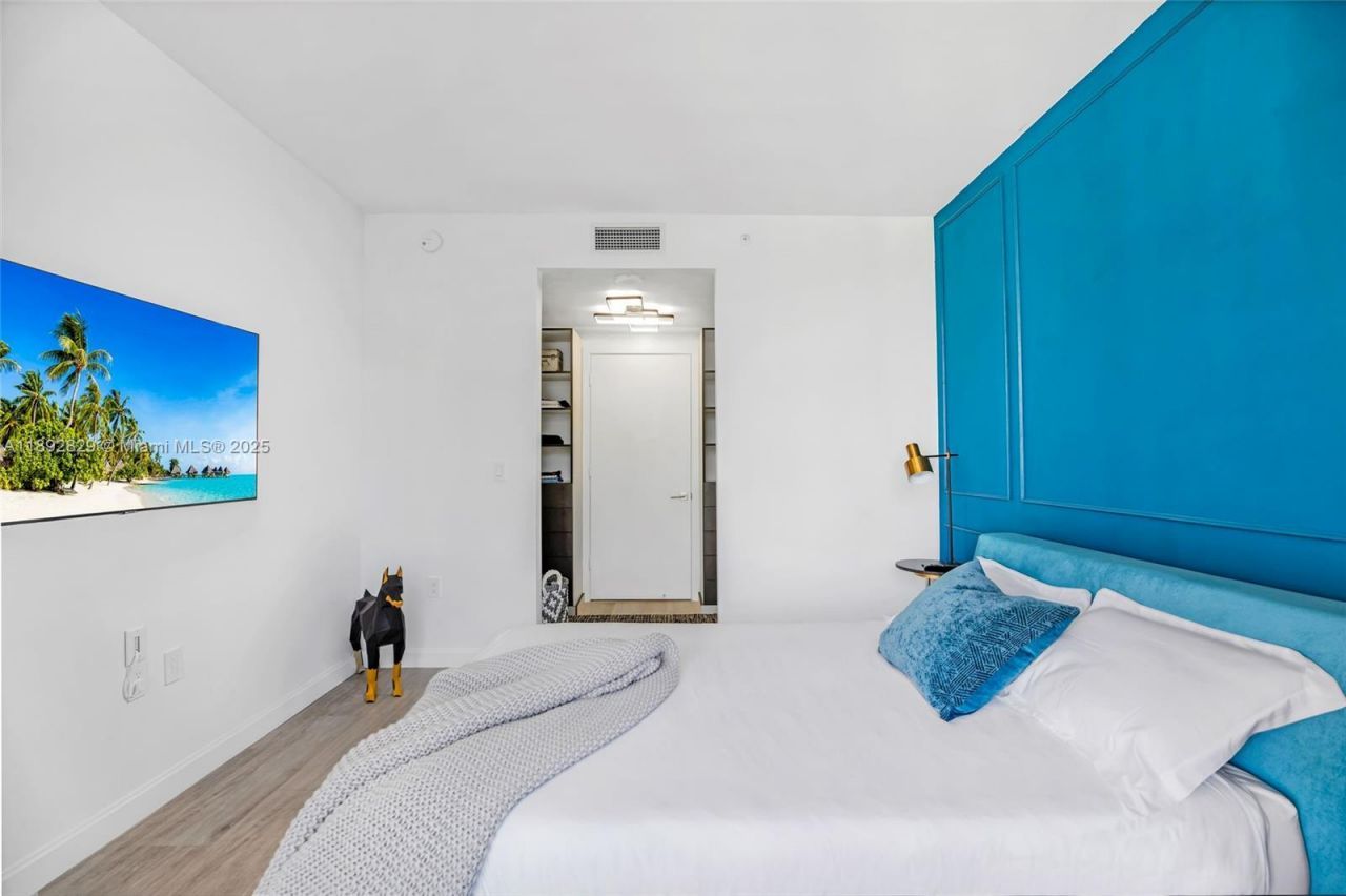 55 SW 9th St, Unit 3205, Miami, FL 33130 Photo