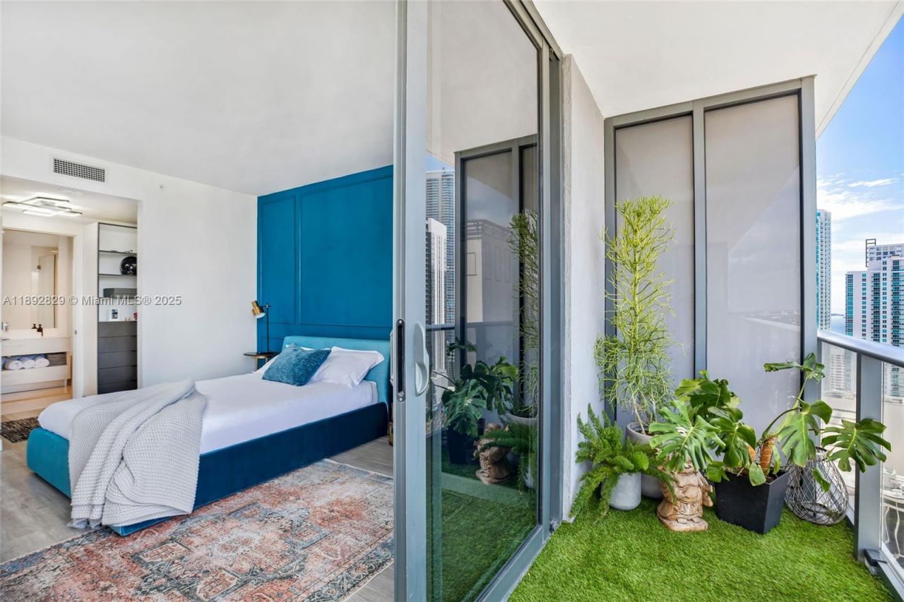 55 SW 9th St, Unit 3205, Miami, FL 33130 Photo