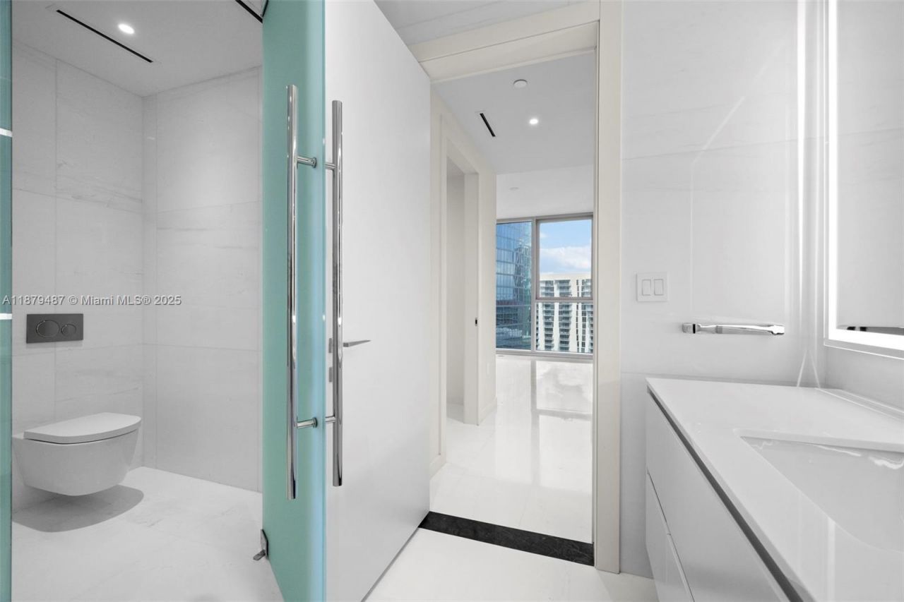 300 Biscayne Blvd Way, Unit 2409, Miami, FL 33131 Photo