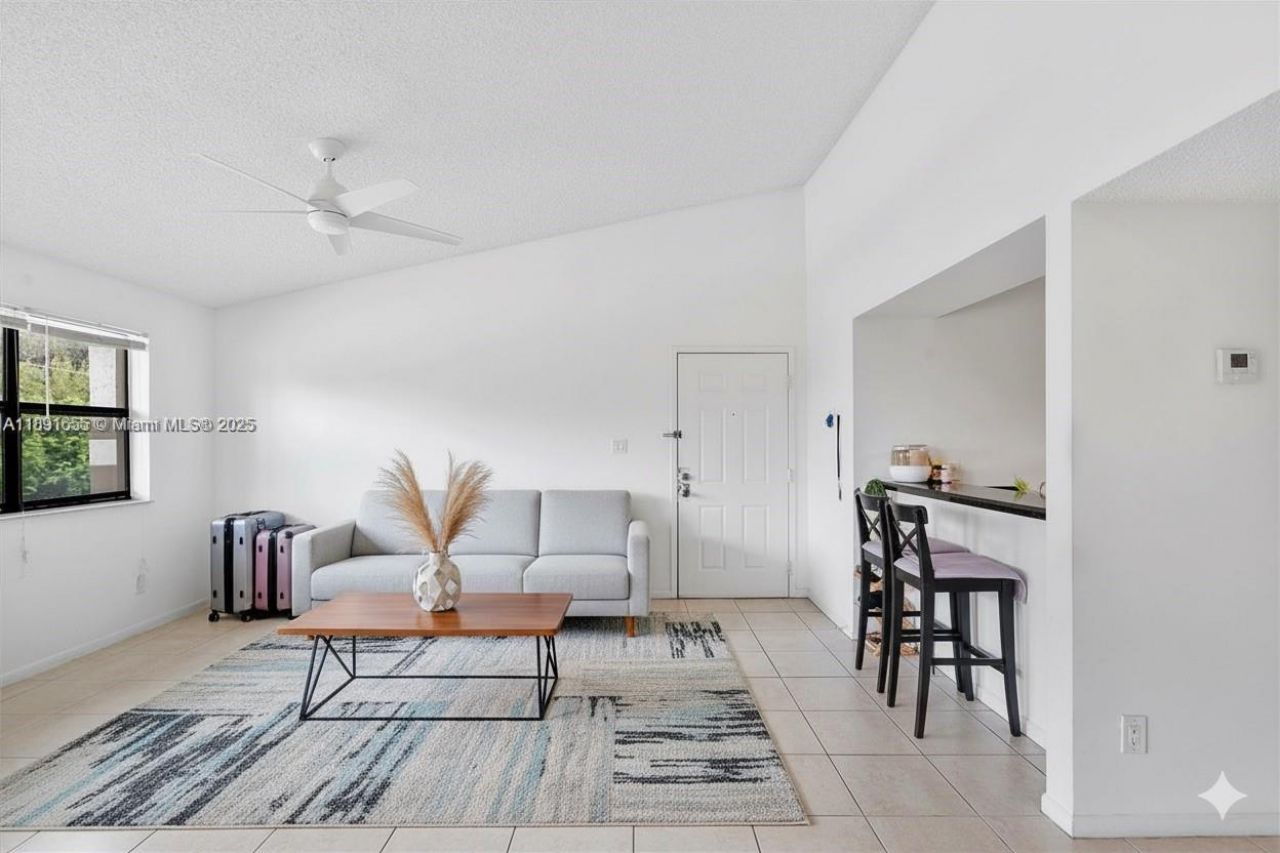 610 S Park Rd, Unit 35-1, Hollywood, FL 33021 Photo