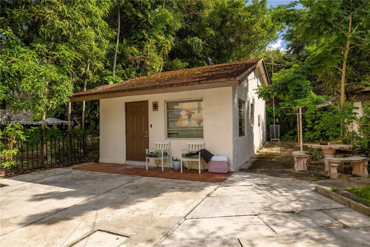 1338 SW 14th St, Miami, FL 33145 Photo