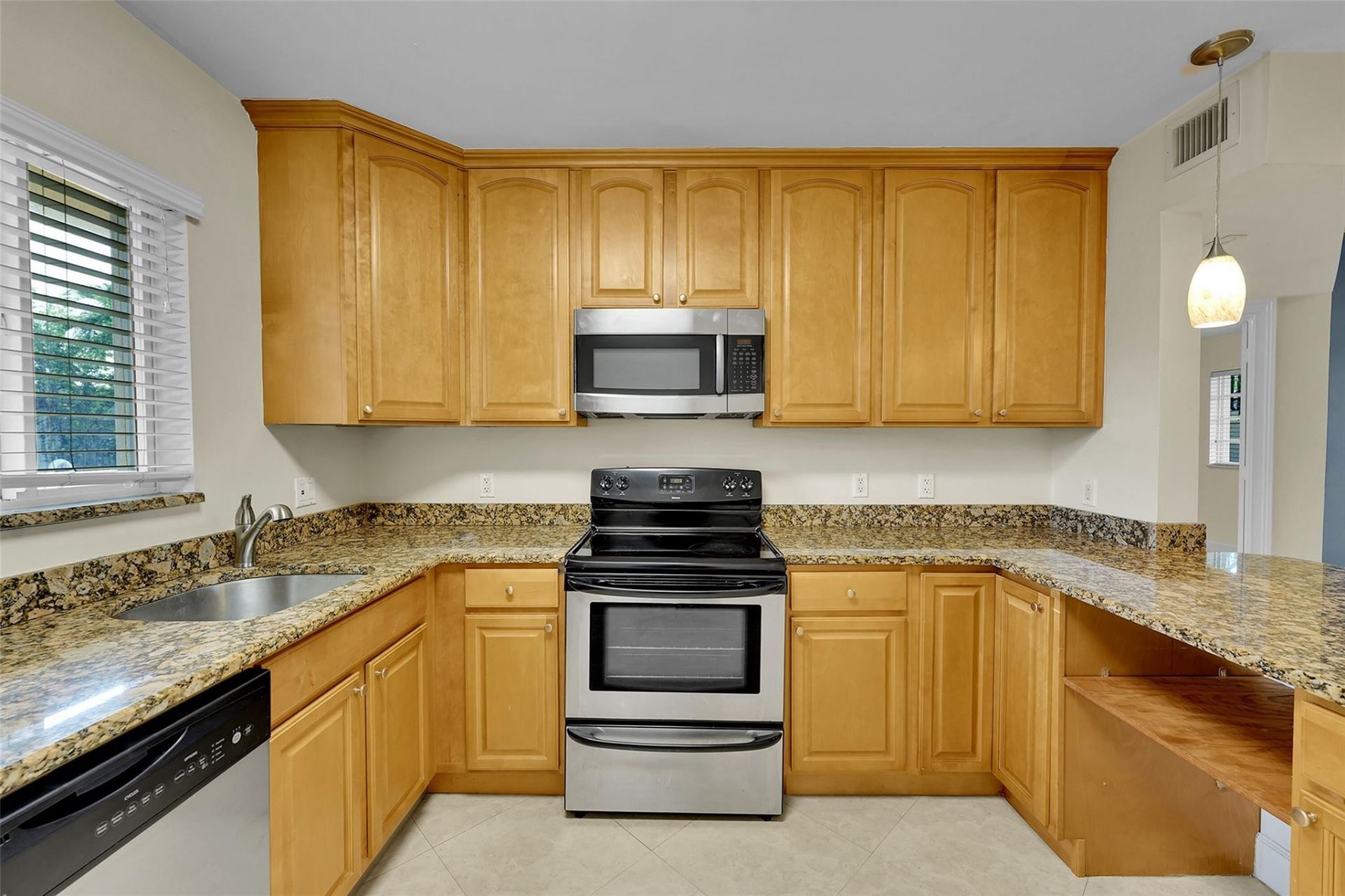 410 SW 15th Street, Unit 103, Pompano Beach, FL 33060 Photo