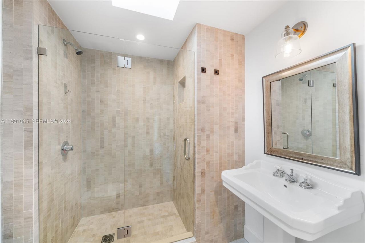 444 W Rivo Alto Dr, Miami Beach, FL 33139 Photo