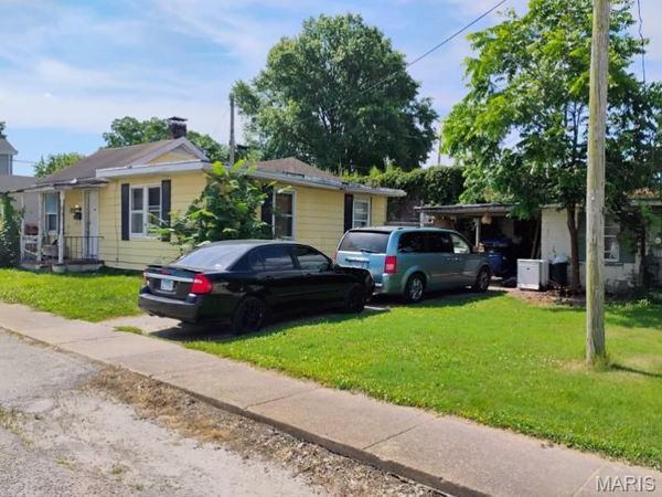 213 N Van Buren Street, New Athens, IL 62264