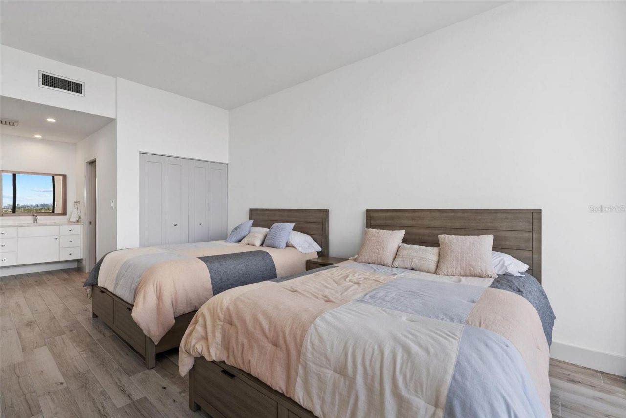 5400 Ocean Boulevard, Unit 17-04, Sarasota, FL 34242 Photo