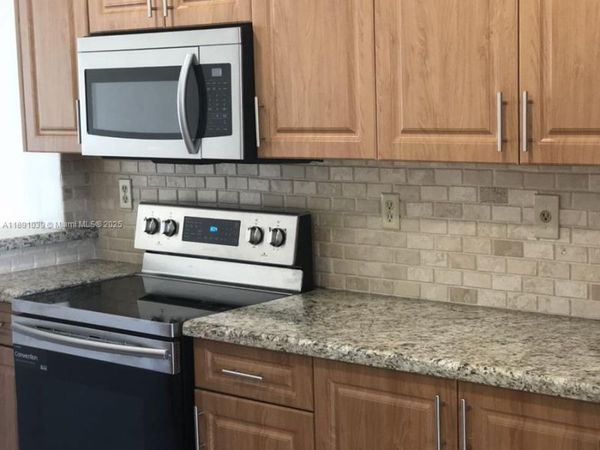 151 Lakeview Dr, Unit 201, Weston, FL 33326