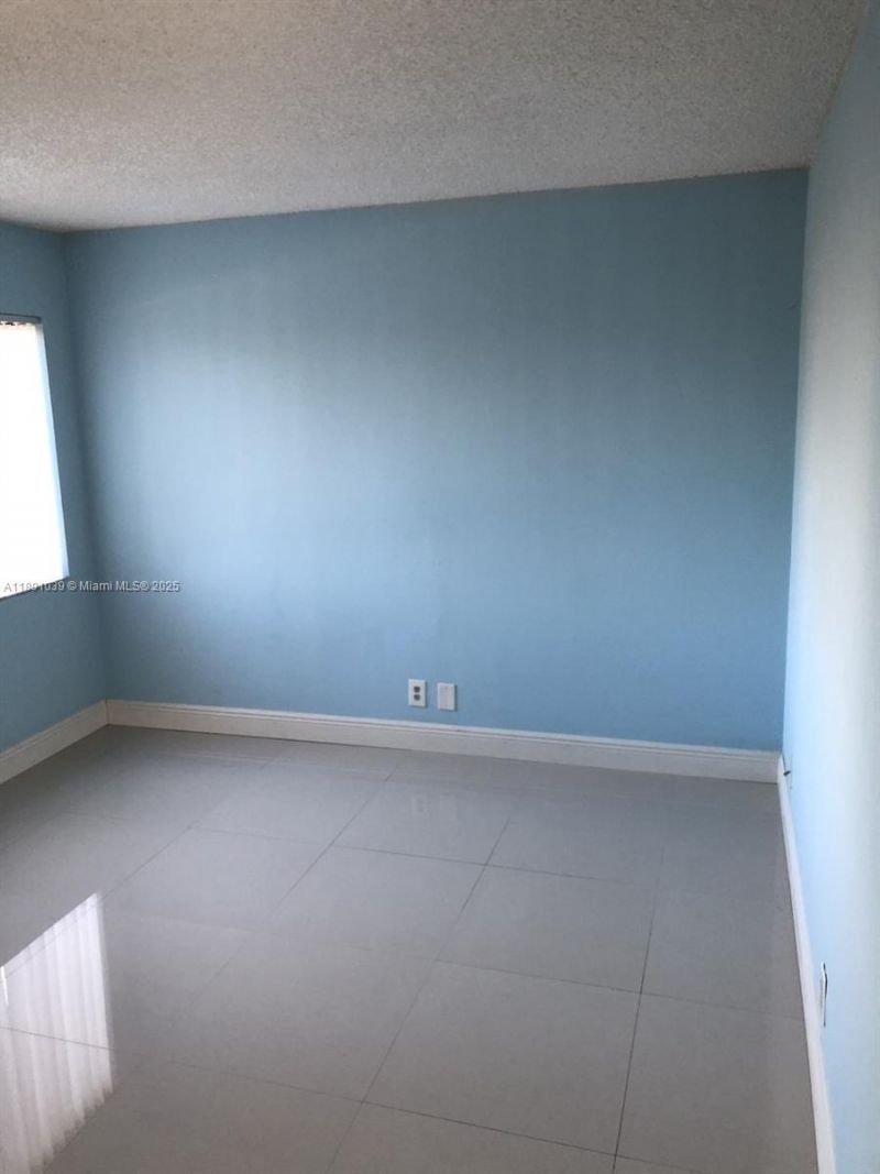 151 Lakeview Dr, Unit 201, Weston, FL 33326 Photo