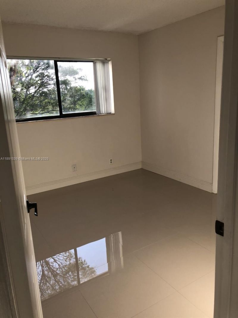 151 Lakeview Dr, Unit 201, Weston, FL 33326 Photo