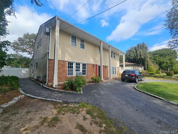 5 Lincoln Avenue, Smithtown, NY 11787