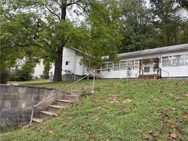 58 Pine Drive, Clay, WV 25043