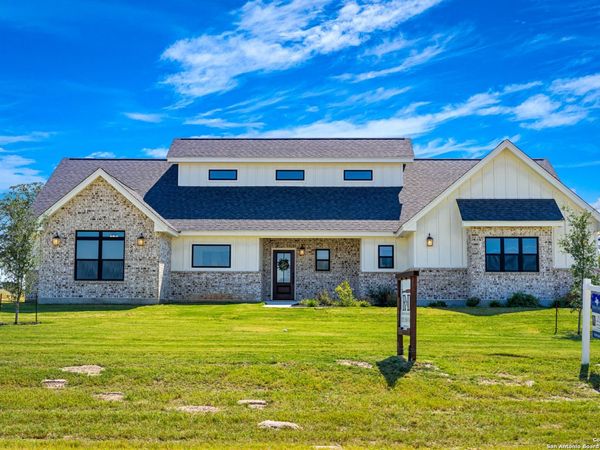 156 Firewheel Loop, Floresville, TX 78114